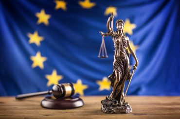 Lady Justice im Hinblick auf Artikel 13 des Urheheberrechts